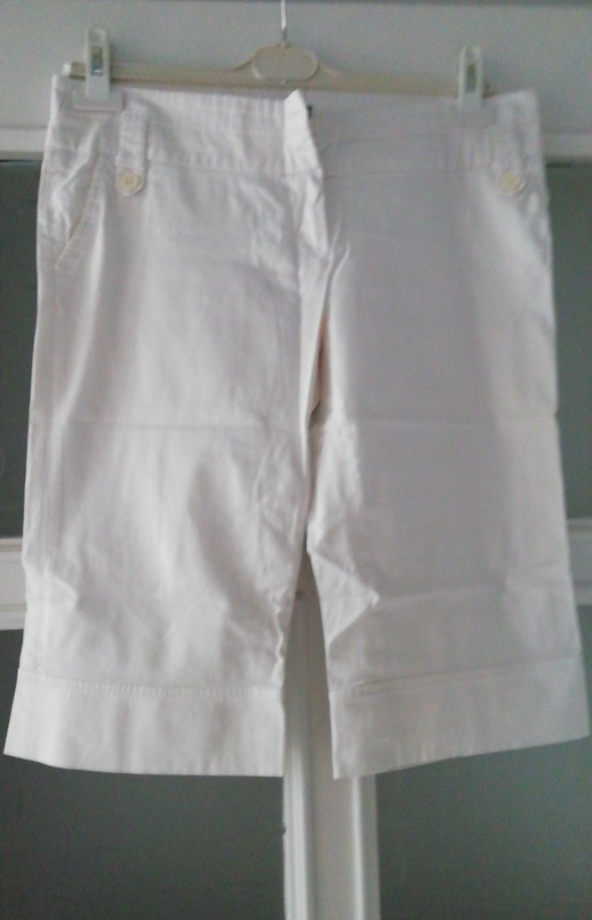 Kadın Beyaz Mini Bermuda Şort Pazarlık payı vardır - Görsel 2