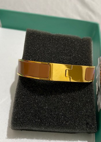 Klasik Zarif Altın Renk Tokalı Bileklik - Görsel 2