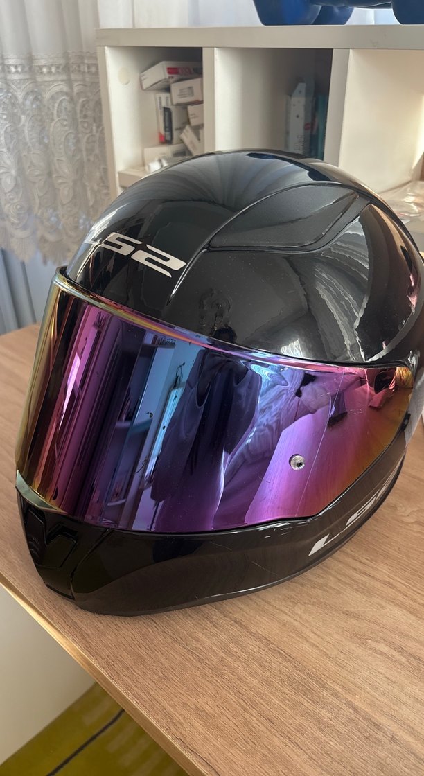 Parlak Siyah LS2 Motosiklet Kaskı - Görsel 2