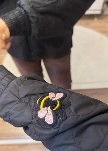 Siyah Baskılı Rahat Kesim Kadın Mont - Görsel 2