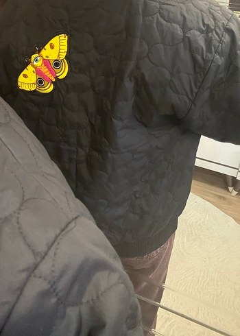 Siyah Baskılı Rahat Kesim Kadın Mont - Görsel 4