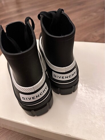 36 Beden Givenchy lastik bot