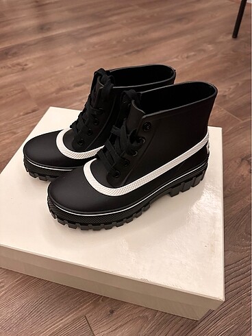 GIVENCHY Givenchy lastik bot