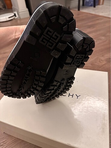 36 Beden siyah Renk Givenchy lastik bot