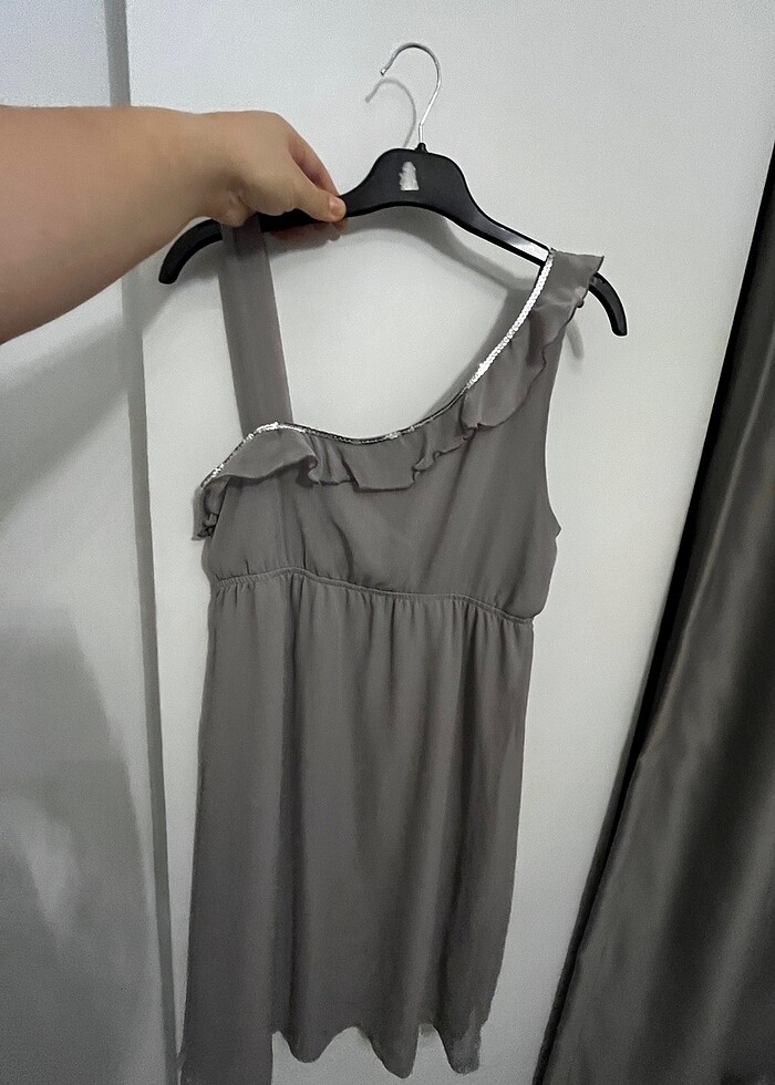 Omuz detaylı mini elbise - Görsel 2