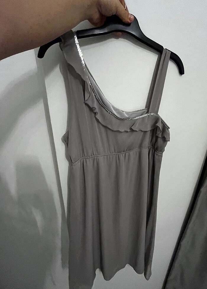 Omuz detaylı mini elbise - Görsel 4