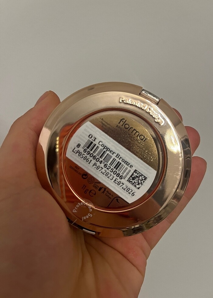 Yumuşak Dokulu & Mat Bitişli Kompakt Bronzlaştırıcı Pudra - Görsel 3