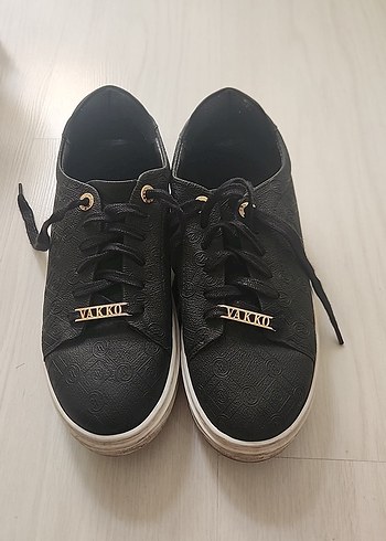 Vakko Siyah Dusuk Bilekli Sneaker