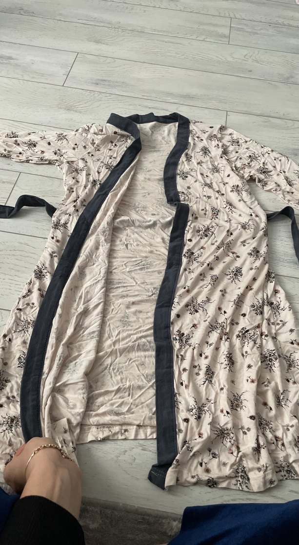 Uzun Bej Çiçek Desenli Kadın Sabahlık - Görsel 2