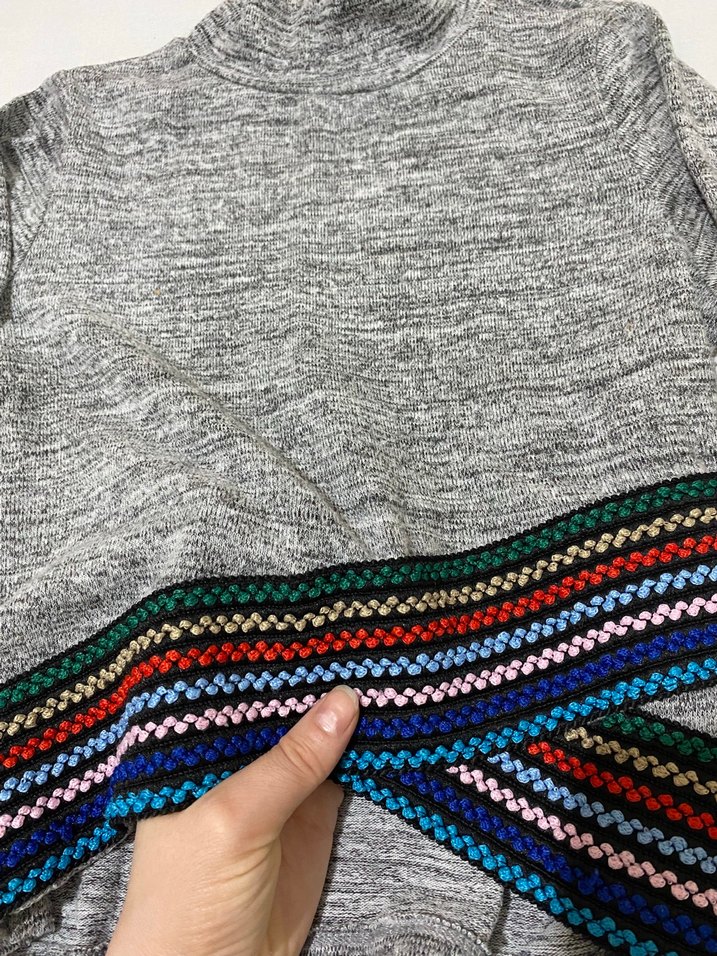 Gri Nakışlı Boğazlı Triko crop Kazak - Görsel 2