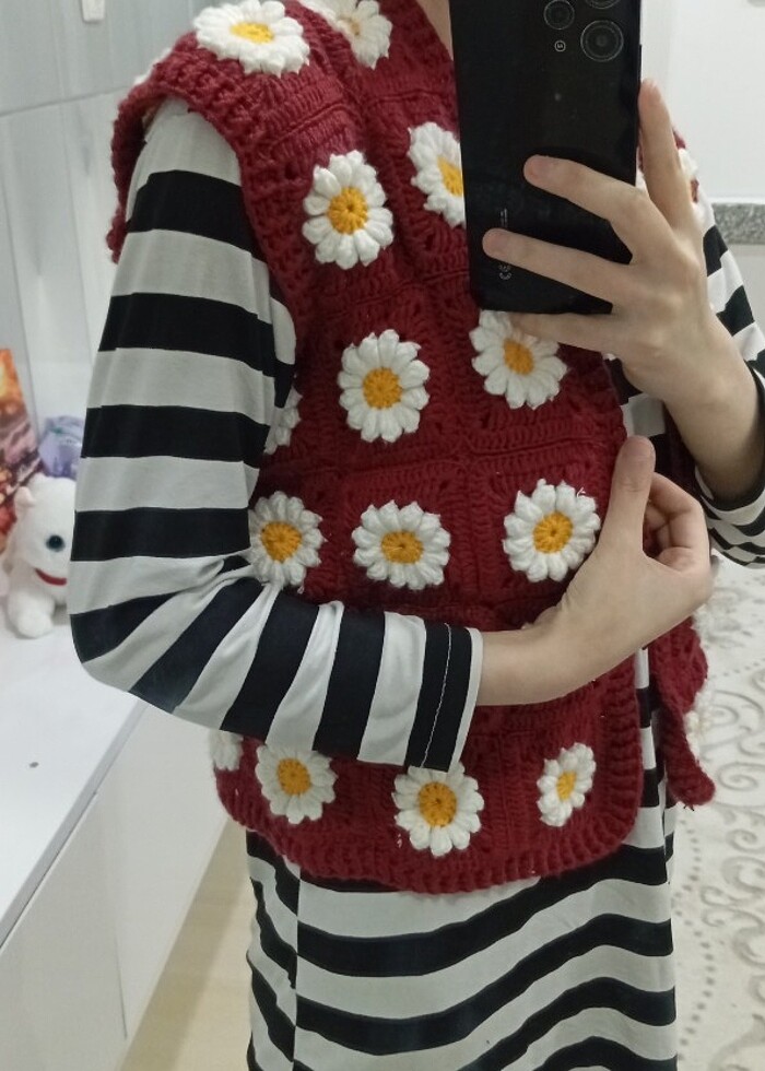 Papatya motifli crop yelek - Görsel 4