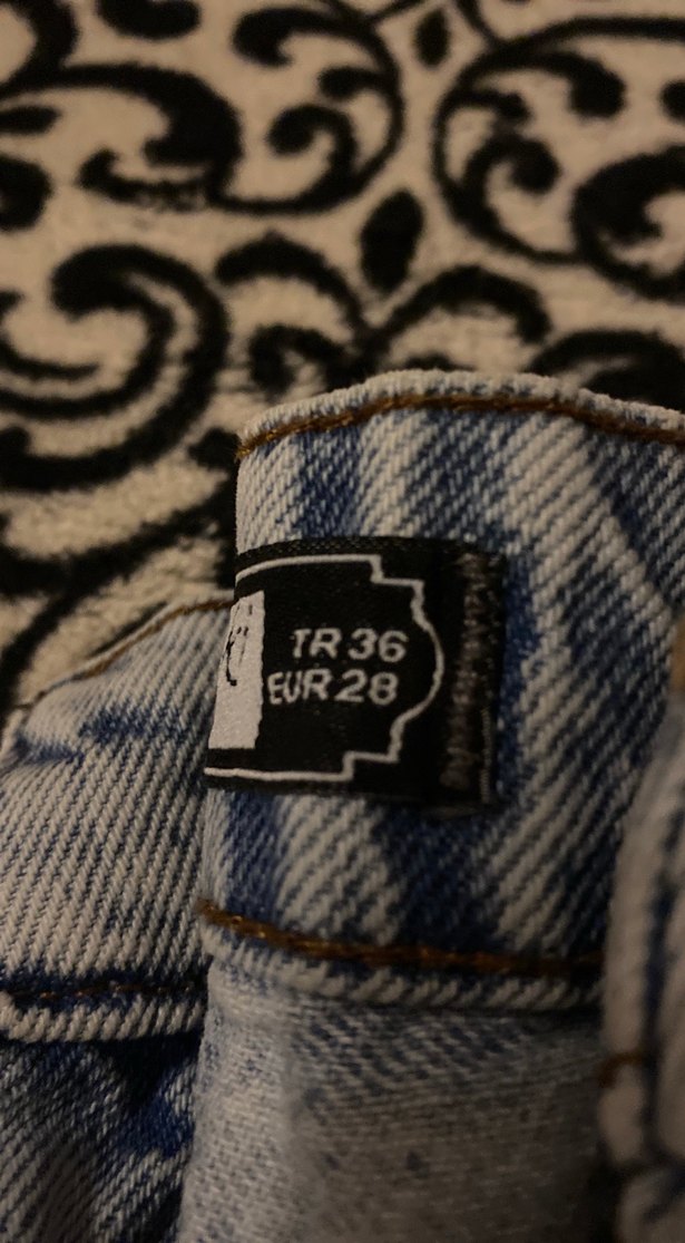 Gri Yırtık ve Yırtmaçlı Salaş Kadın Kot Pantolon - Görsel 2