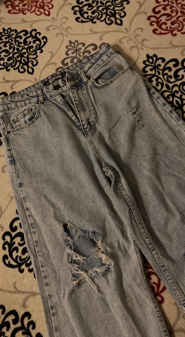 Gri Yırtık ve Yırtmaçlı Salaş Kadın Kot Pantolon - Görsel 3