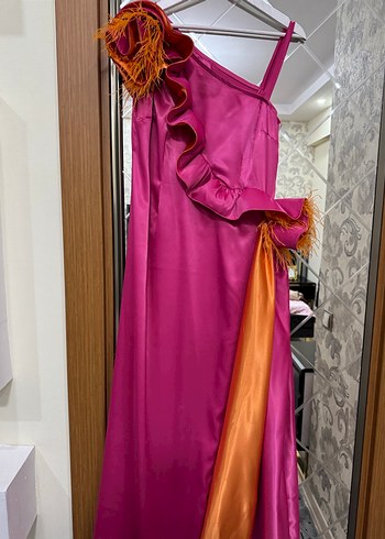 Pembe Uzun Askılı Fırfırlı Kadın Abiye Elbise - Görsel 4