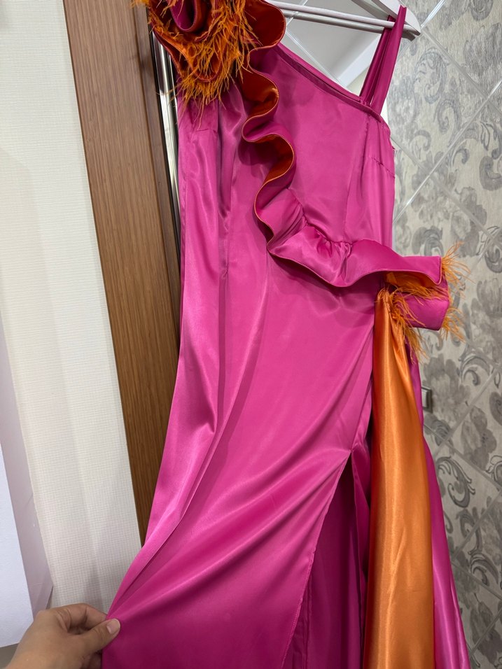 Pembe Uzun Askılı Fırfırlı Kadın Abiye Elbise - Görsel 3