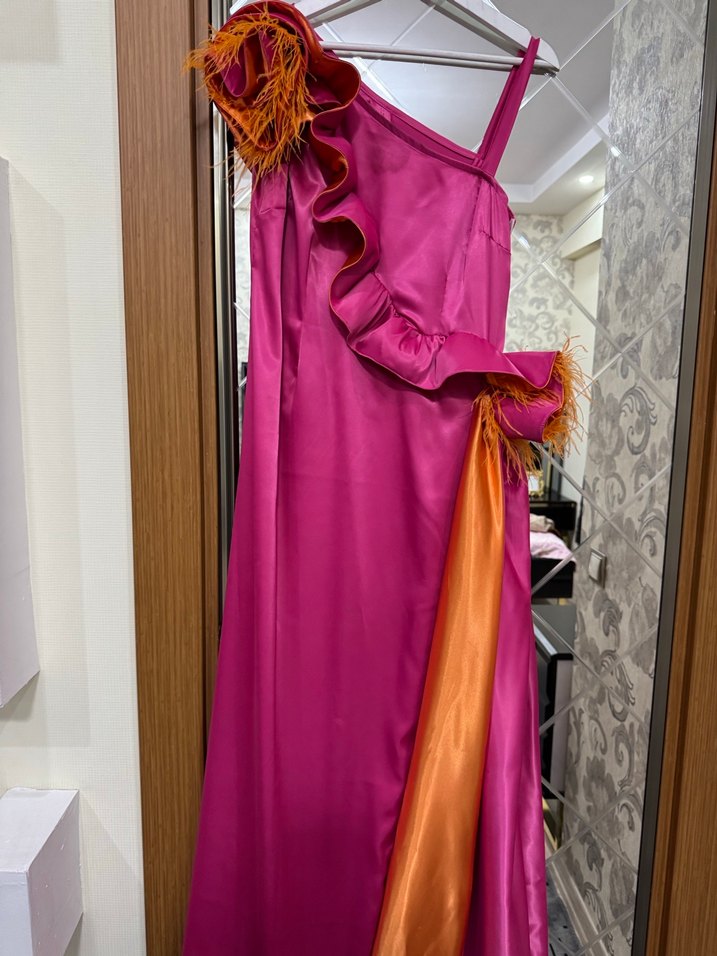 Pembe Uzun Askılı Fırfırlı Kadın Abiye Elbise - Görsel 4