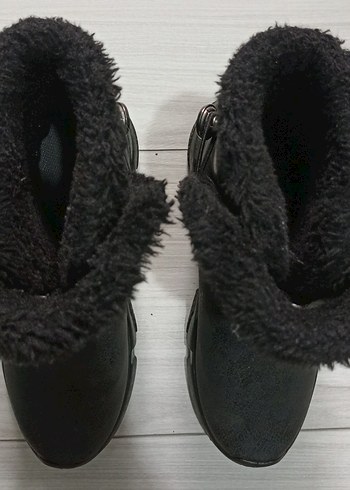 Siyah Kürklü Kadın Dolgu Topuk Bot - Görsel 8