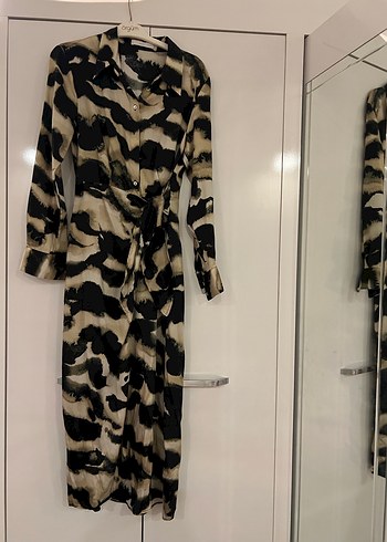 Desenli Uzun Gömlek Elbise - Görsel 3