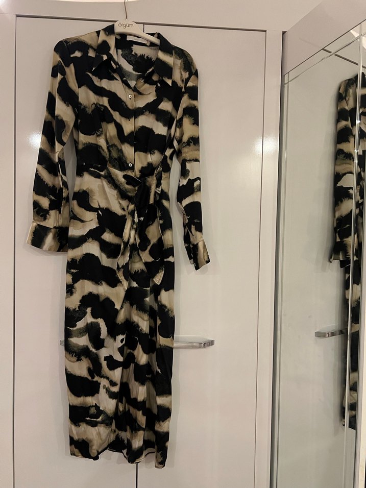 Desenli Uzun Gömlek Elbise - Görsel 3