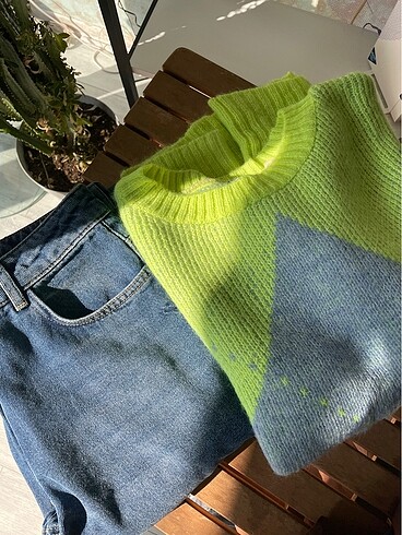 Urban Outfitters Neon triko kazak
