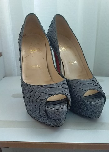 Christian Louboutin 37