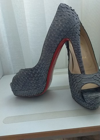 Gri Yılan Desenli Süet Topuklu Ayakkabı - Görsel 4