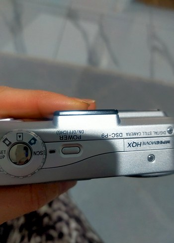 Sony Cybershot Gri Dijital Kamera 4.0 MP - Görsel 2