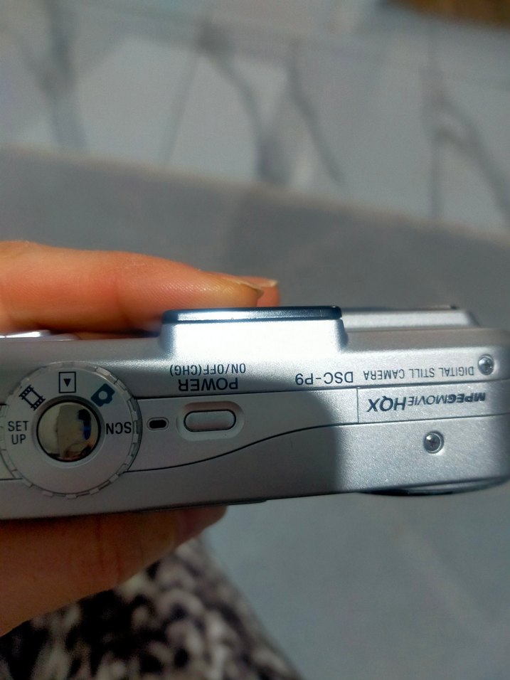 Sony Cybershot Gri Dijital Kamera 4.0 MP - Görsel 2