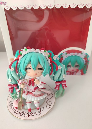 strawberry miku nendoroid