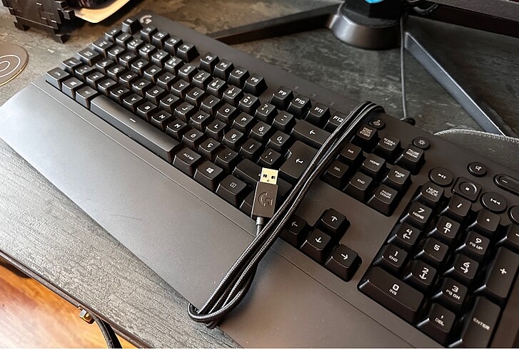 LOGITECH G213 Prodigy RGB Türkçe Q Oyuncu Klavyesi - Siyah