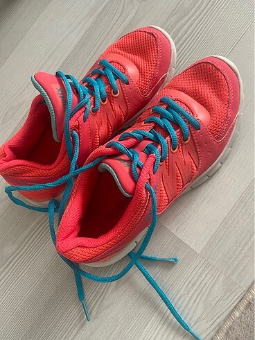 Kinetix spor ayakkabısı