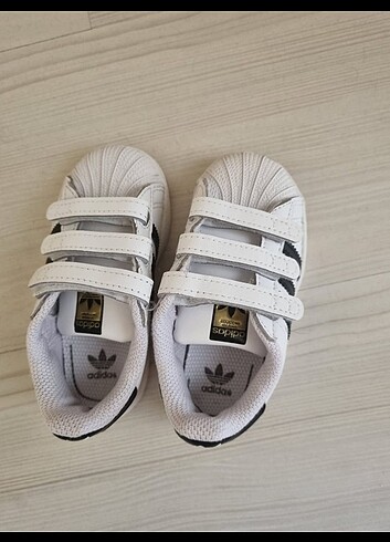 Adidas Süperstar çocuk ayakkabısı