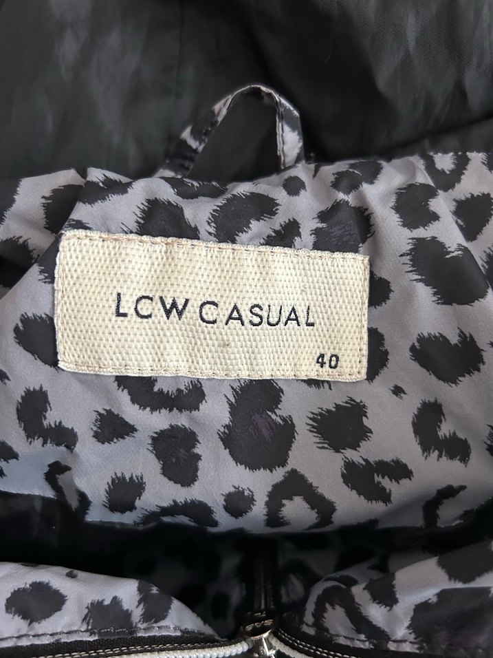 Gri Leopar Desenli Kapüşonlu Yağmurluk - Görsel 3