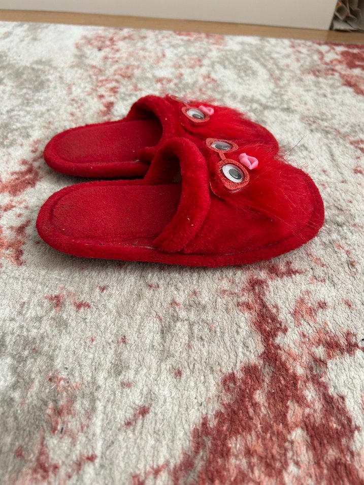 Kız Çocuk Kırmızı Peluş Detaylı Terlik - Görsel 2