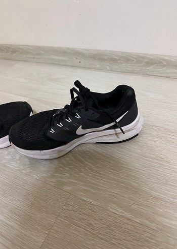 36,5 Beden Nike Siyah Bağcıklı Spor Ayakkabı