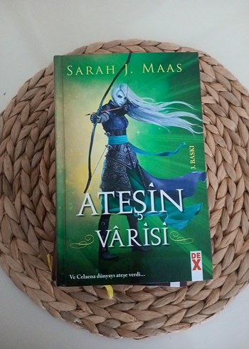  Beden Renk Cam Şato Serisi ilk üç kitap