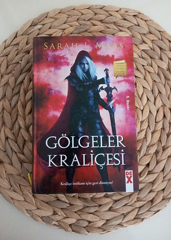 gölgeler kraliçesi