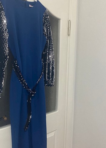 Zincir Detaylı Mavi Uzun Abiye Elbise - Görsel 5