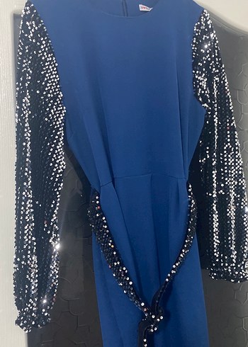 Zincir Detaylı Mavi Uzun Abiye Elbise - Görsel 2