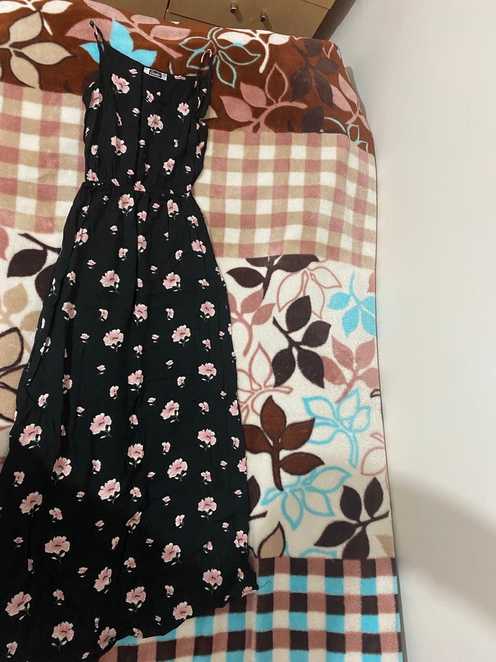 Çiçek Desenli Siyah Uzun Askılı Elbise - Görsel 3