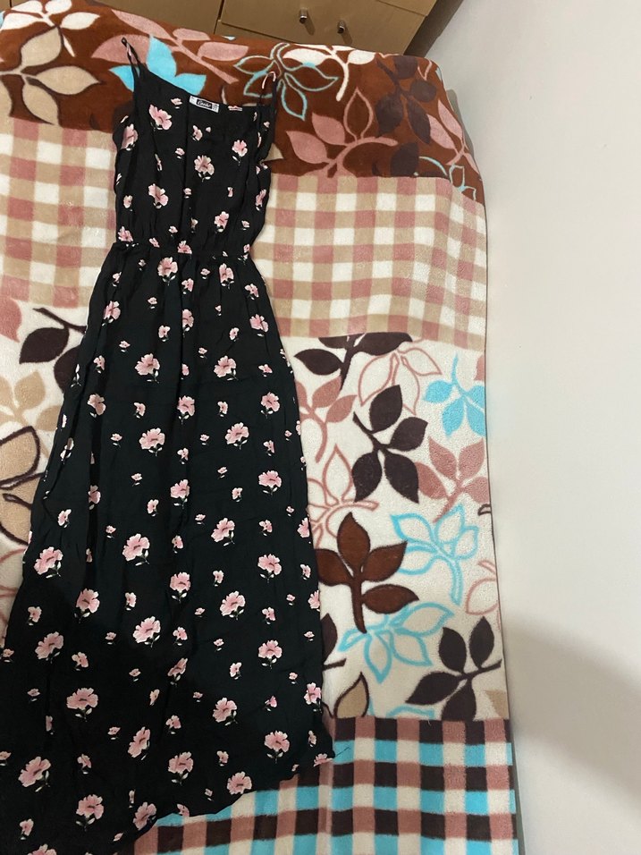 Çiçek Desenli Siyah Uzun Askılı Elbise - Görsel 2