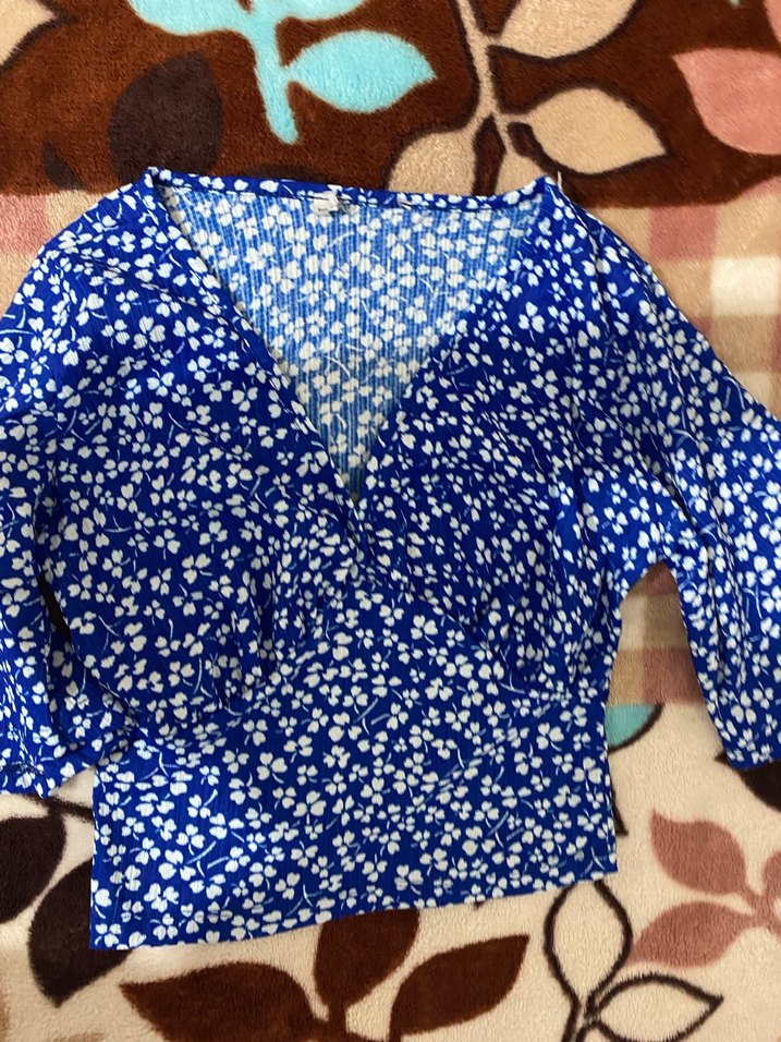 Mavi Çiçek Desenli V Yaka - Görsel 2