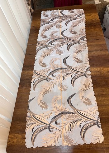 Bej ve Gri Baskılı Masa ranır - Görsel 3