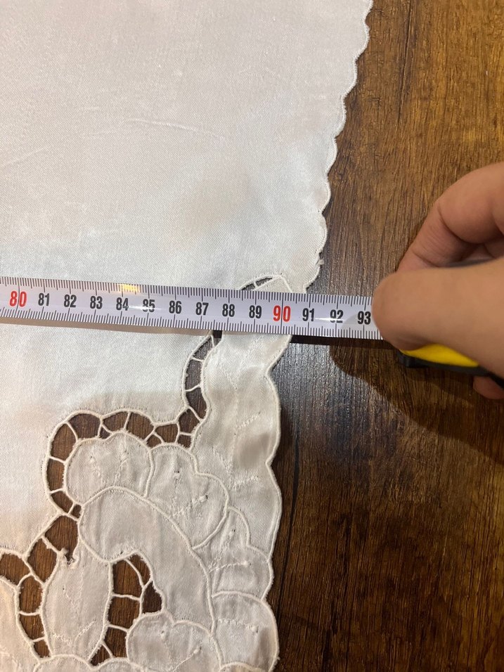 İşlemeli Beyaz Parlak Masa Örtüsü - Görsel 4