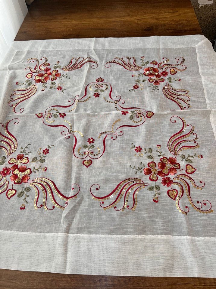 Nakışlı Beyaz Masa Örtüsü - Görsel 2