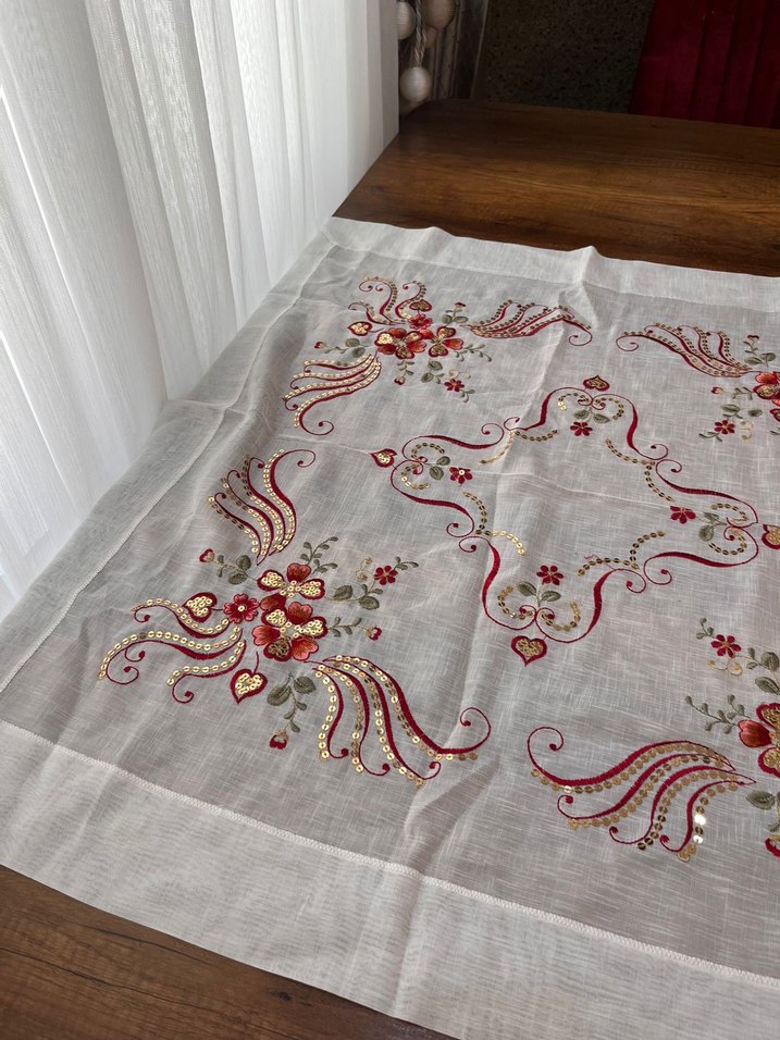 Nakışlı Beyaz Masa Örtüsü - Görsel 3
