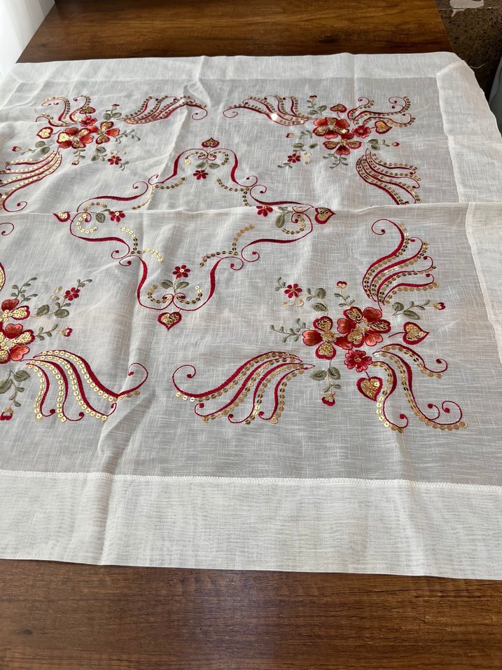 Nakışlı Beyaz Masa Örtüsü - Görsel 4