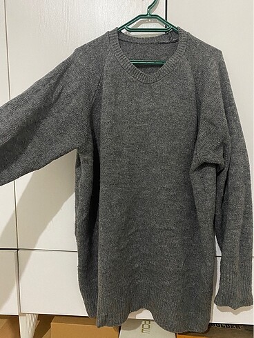 H&M Koyu gri oversize kazak.