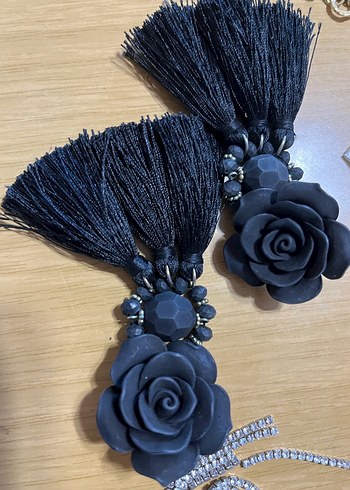 Siyah Çiçekli Uzun Püsküllü Kadın Küpe (Dilediğiniz 2 küpe 80TL) - Görsel 2