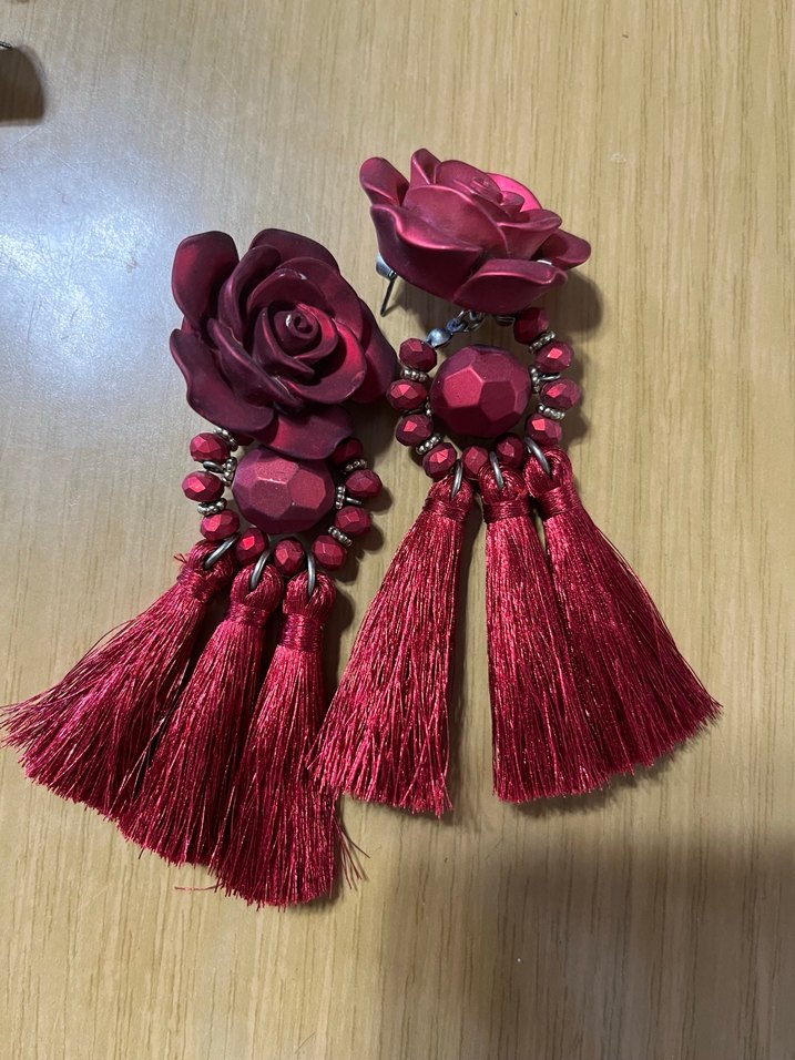 Siyah Çiçekli Uzun Püsküllü Kadın Küpe (Dilediğiniz 2 küpe 80TL) - Görsel 3